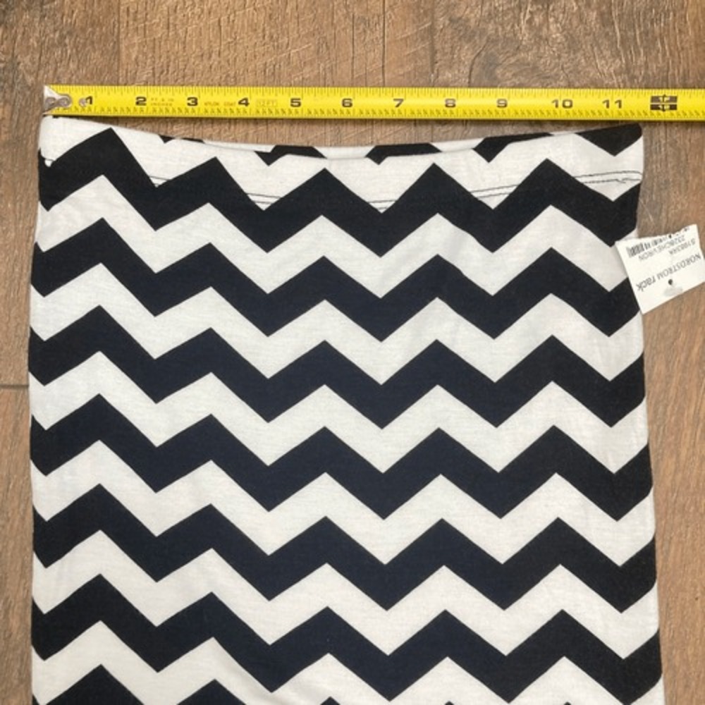Soprano Nordstrom Black White Chevron Pencil Skirt XS New Zig Zag Midi Geometric - Picture 5 of 7